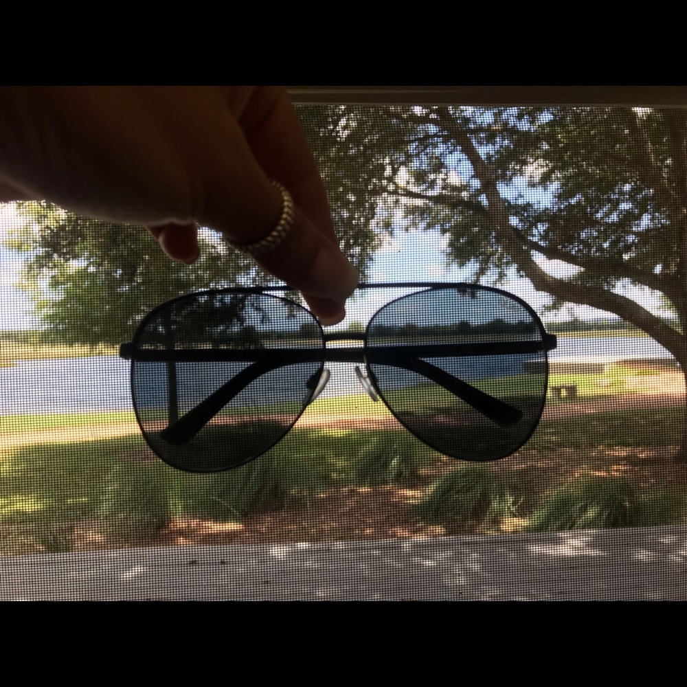 NEW Quay Vivienne Sunglasses 🕶